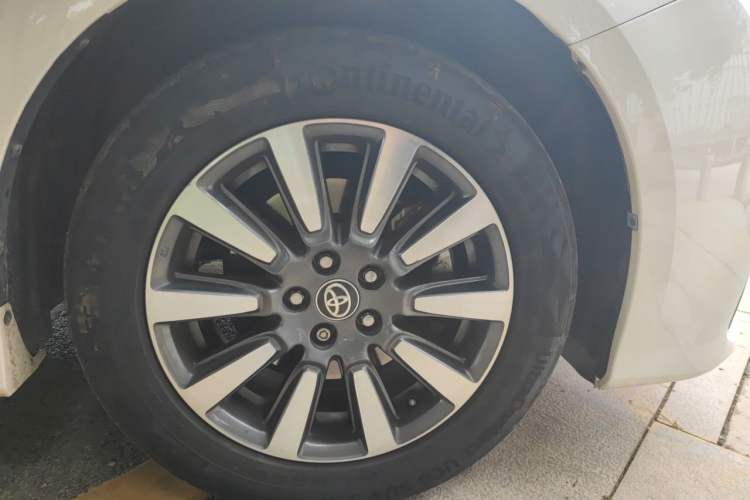 Used Toyota SIENNA  Right Front Wheel Hub