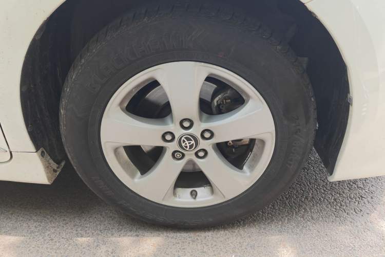 Used Toyota SIENNA  Right Front Wheel Hub
