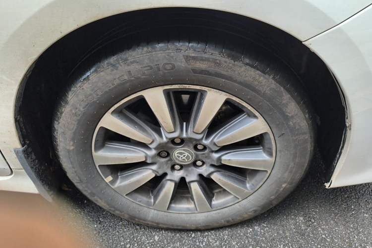 Used Toyota SIENNA  Right Front Wheel Hub