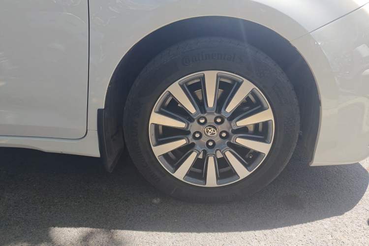 Used Toyota SIENNA  Right Front Wheel Hub