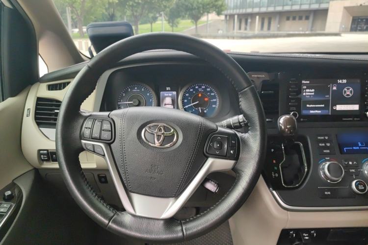 Used Toyota SIENNA  Steering Wheel