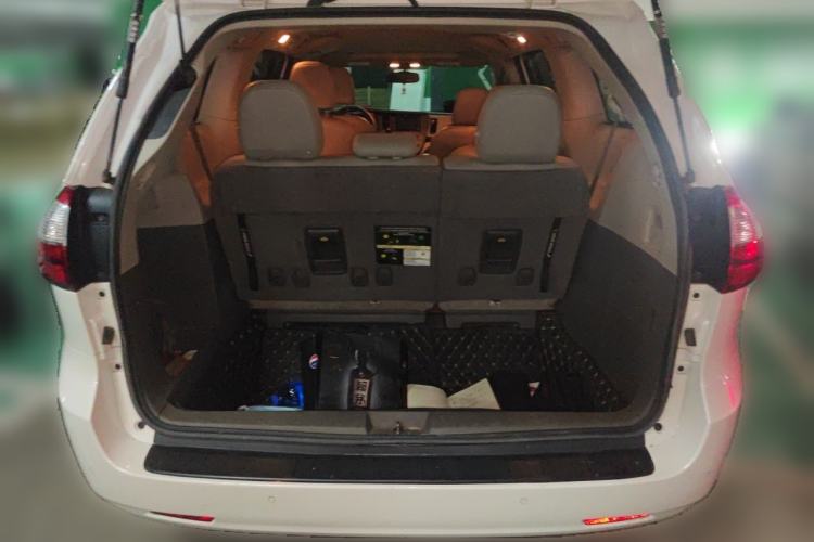 Used Toyota SIENNA  Trunk