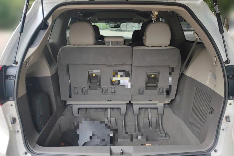 Used Toyota SIENNA  Trunk