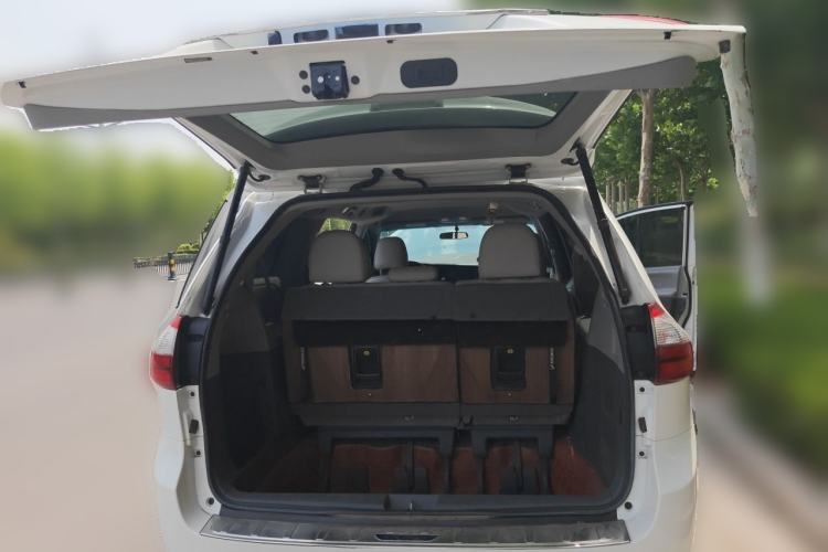 Used Toyota SIENNA  Trunk
