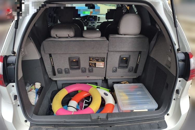 Used Toyota SIENNA  Trunk
