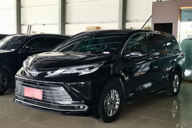 Used Toyota SIENNA 2021 2.5L Hybrid Premium Edition