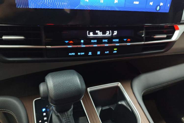 Used Toyota SIENNA 2021 2.5L Hybrid Comfort Edition Audio And AC Panel