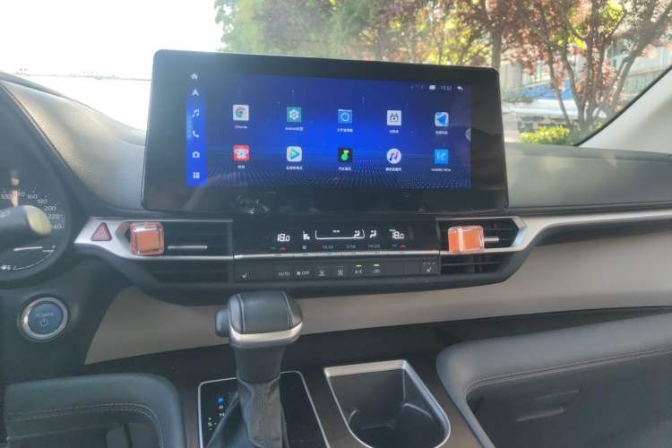 Used Toyota SIENNA 2021 2.5L Hybrid Luxury Edition Audio And AC Panel