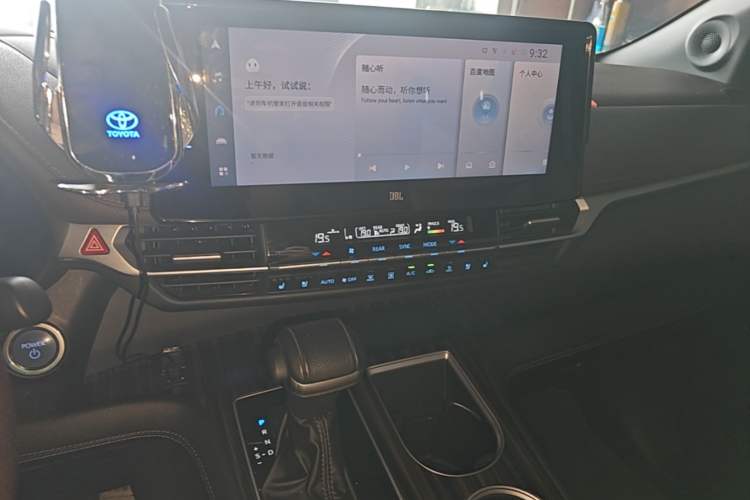 Used Toyota SIENNA 2021 2.5L Hybrid Platinum Edition Audio And AC Panel