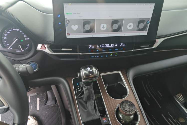 Used Toyota SIENNA 2021 2.5L Hybrid Comfort Edition Audio And AC Panel