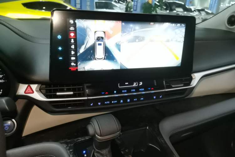 Used Toyota SIENNA 2021 2.5L Hybrid Premium Edition Audio And AC Panel