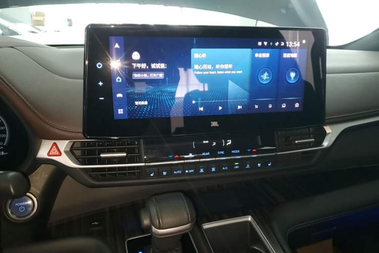 Used Toyota SIENNA 2021 2.5L Hybrid Platinum Edition Audio And AC Panel