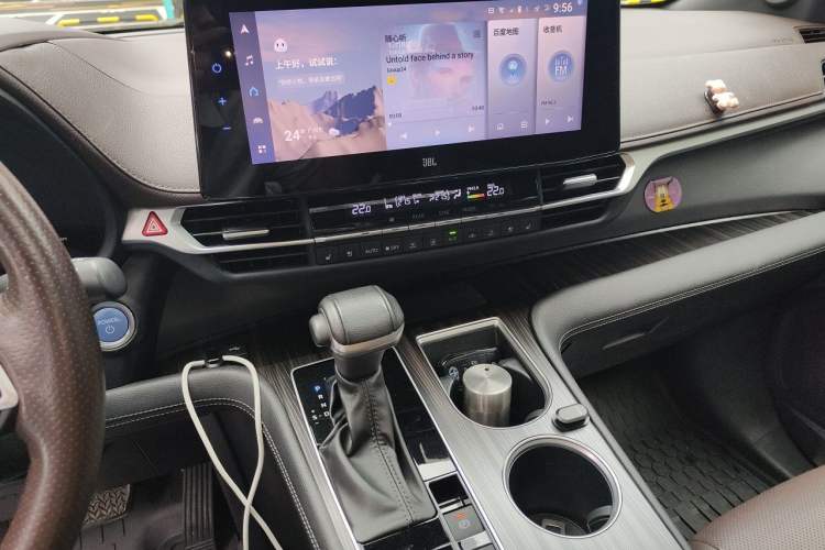 Used Toyota SIENNA 2021 2.5L Hybrid Platinum Edition Audio And AC Panel
