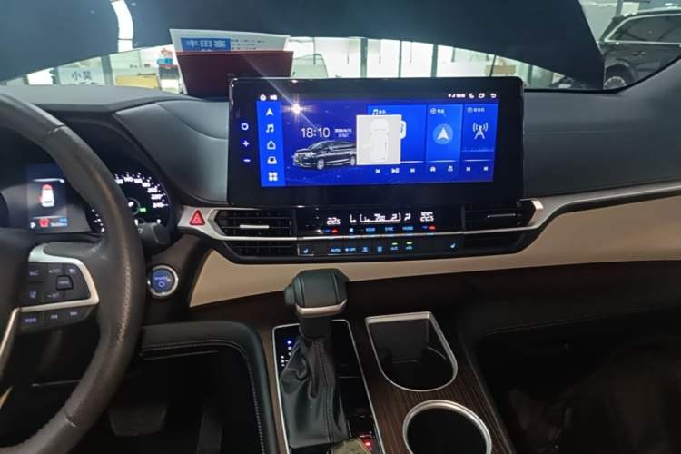Used Toyota SIENNA 2021 2.5L Hybrid Luxury Edition Audio And AC Panel