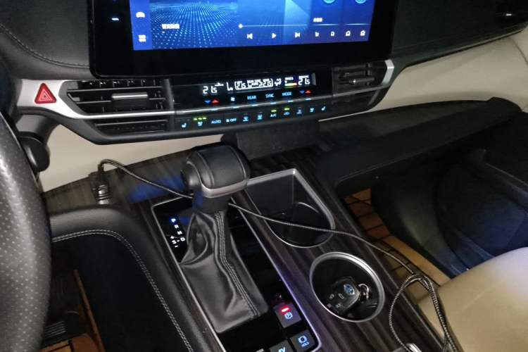 Used Toyota SIENNA 2021 2.5L Hybrid Ultimate Edition Audio And AC Panel