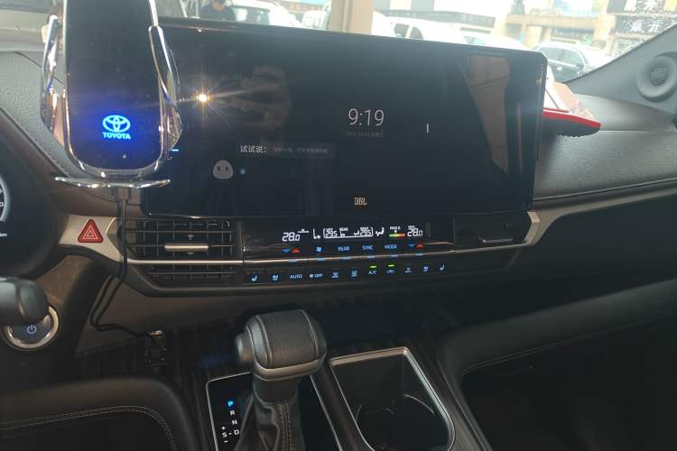 Used Toyota SIENNA 2021 2.5L Hybrid Platinum Edition Audio And AC Panel