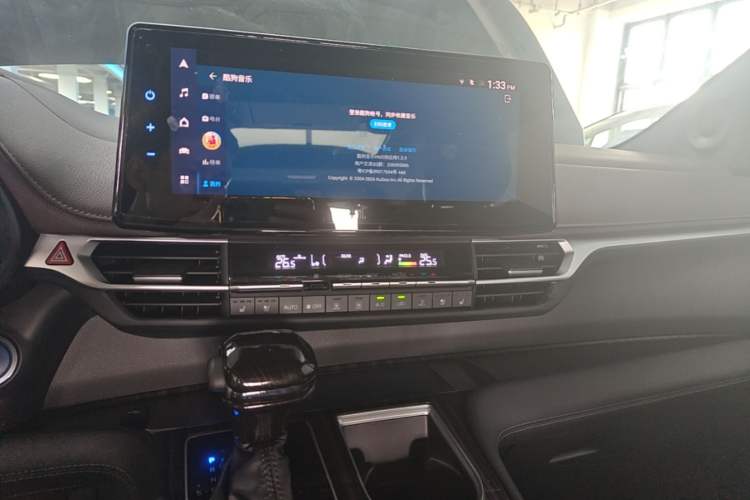 Used Toyota SIENNA 2021 2.5L Hybrid Platinum Edition Audio And AC Panel