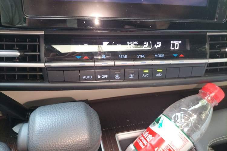 Used Toyota SIENNA 2021 2.5L Hybrid Comfort Edition Audio And AC Panel