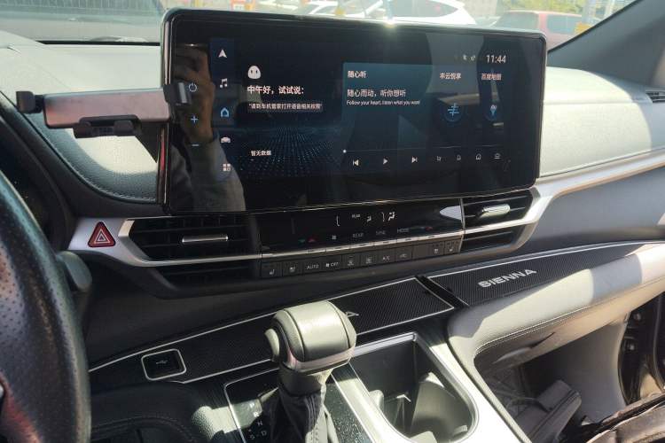 Used Toyota SIENNA 2021 2.5L Hybrid Premium Edition Audio And AC Panel