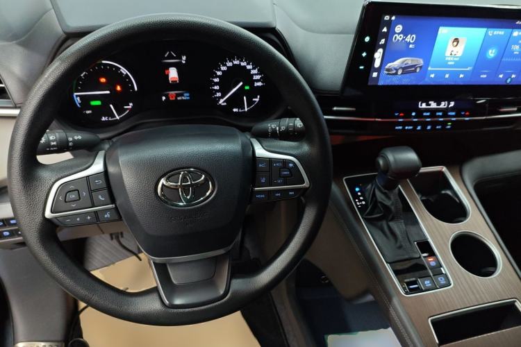 Used Toyota SIENNA 2021 2.5L Hybrid Comfort Edition Center Console