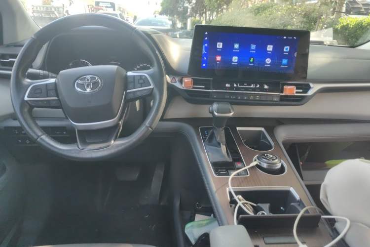 Used Toyota SIENNA 2021 2.5L Hybrid Luxury Edition Center Console