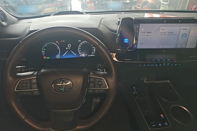 Used Toyota SIENNA 2021 2.5L Hybrid Platinum Edition Center Console