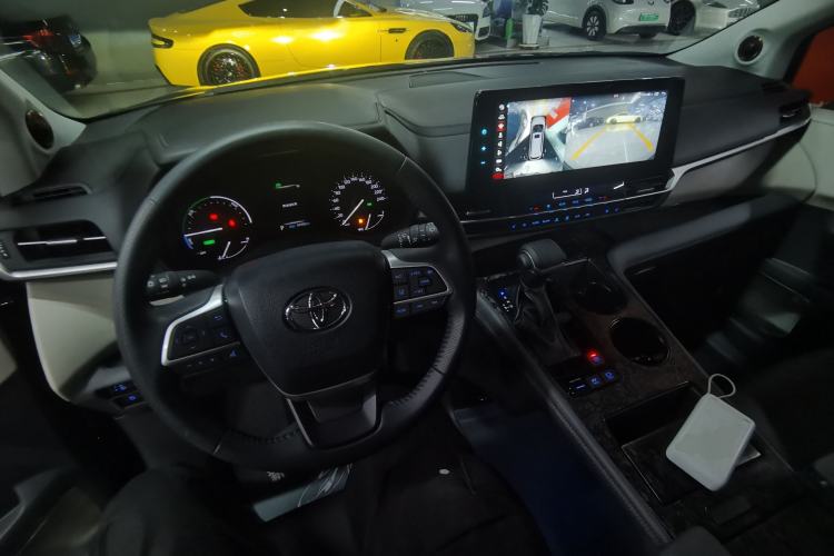 Used Toyota SIENNA 2021 2.5L Hybrid Premium Edition Center Console