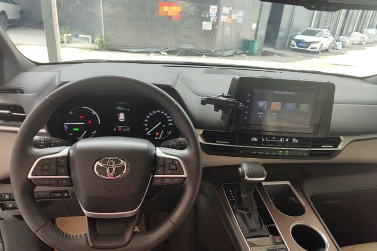 Used Toyota SIENNA 2021 2.5L Hybrid Luxury Edition Center Console