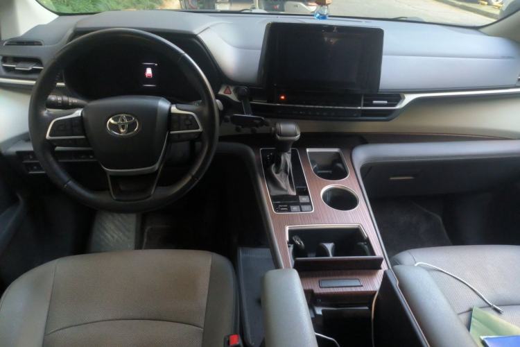 Used Toyota SIENNA 2021 2.5L Hybrid Premium Edition Center Console