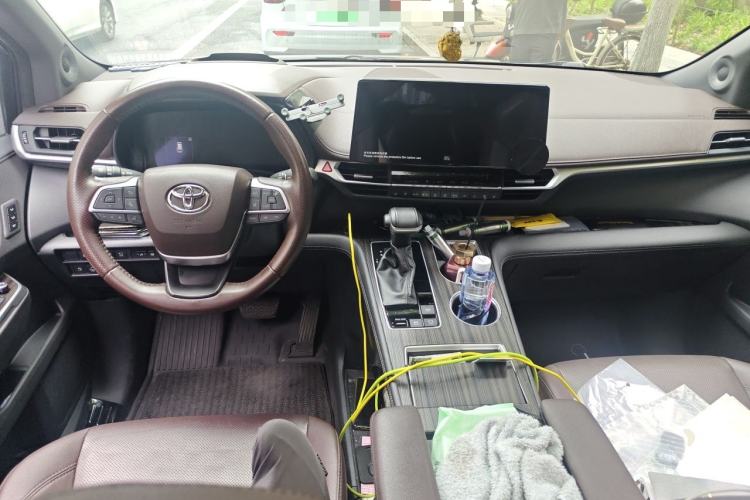 Used Toyota SIENNA 2021 2.5L Hybrid Platinum Edition Center Console