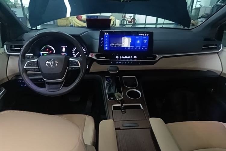 Used Toyota SIENNA 2021 2.5L Hybrid Luxury Edition Center Console