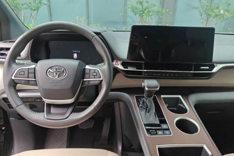 Used Toyota SIENNA 2021 2.5L Hybrid Luxury Edition Center Console