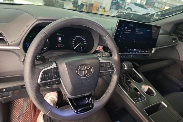 Used Toyota SIENNA 2021 2.5L Hybrid Premium Edition Center Console
