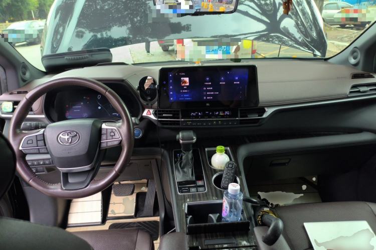 Used Toyota SIENNA 2021 2.5L Hybrid Platinum Edition Center Console