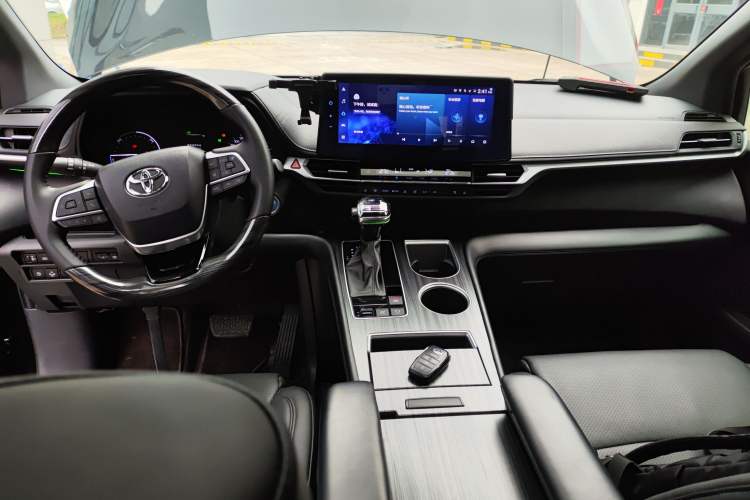 Used Toyota SIENNA 2021 2.5L Hybrid Premium Edition Center Console