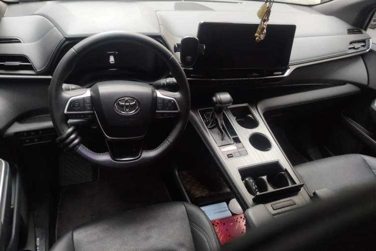 Used Toyota SIENNA 2021 2.5L Hybrid Premium Edition Center Console