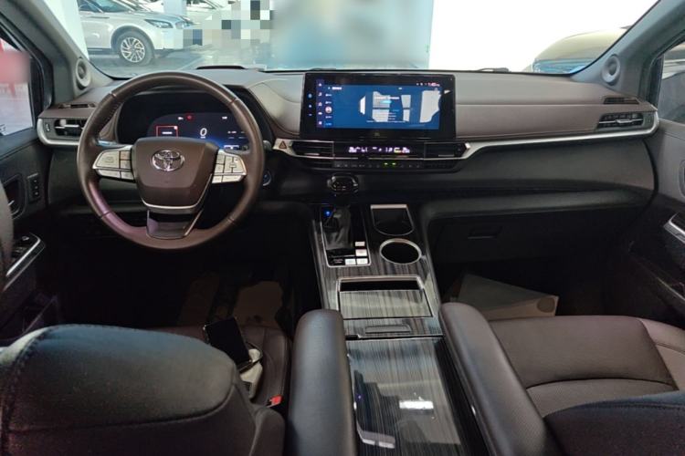 Used Toyota SIENNA 2021 2.5L Hybrid Platinum Edition Center Console