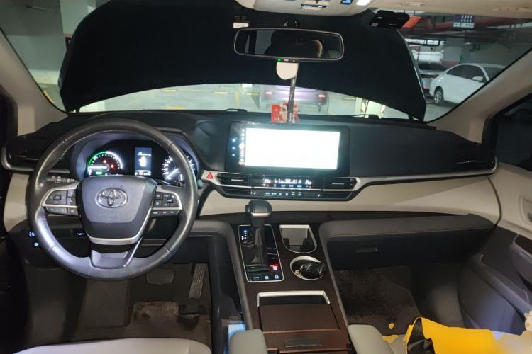 Used Toyota SIENNA 2021 2.5L Hybrid Luxury Edition Center Console