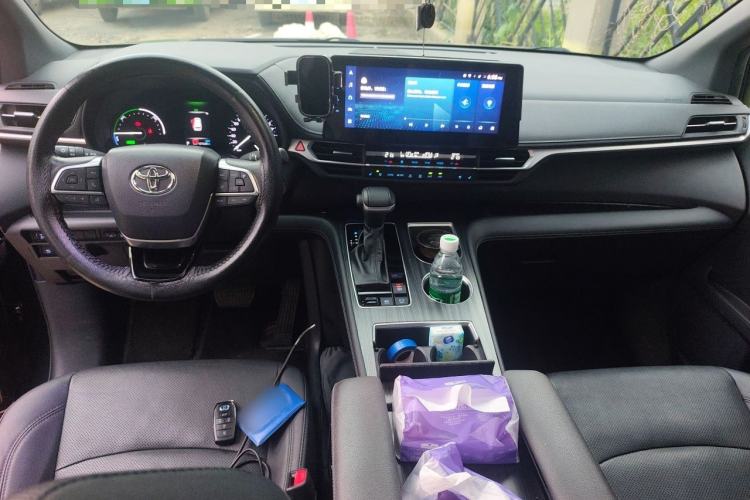 Used Toyota SIENNA 2021 2.5L Hybrid Premium Edition Center Console