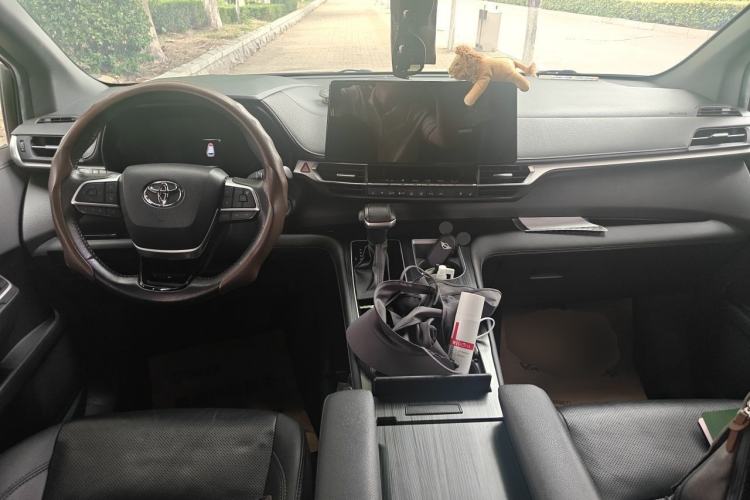 Used Toyota SIENNA 2021 2.5L Hybrid Premium Edition Center Console
