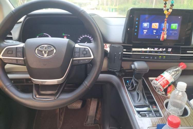 Used Toyota SIENNA 2021 2.5L Hybrid Comfort Edition Center Console