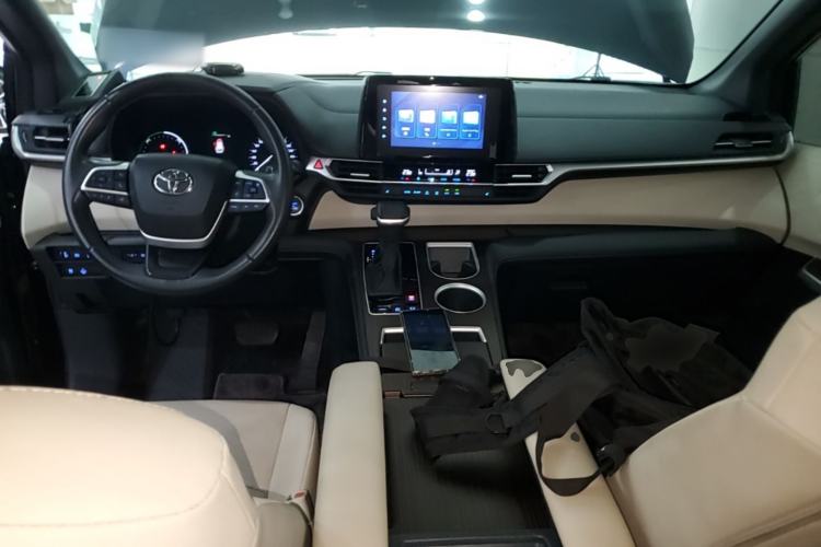 Used Toyota SIENNA 2021 2.5L Hybrid Luxury Edition Center Console