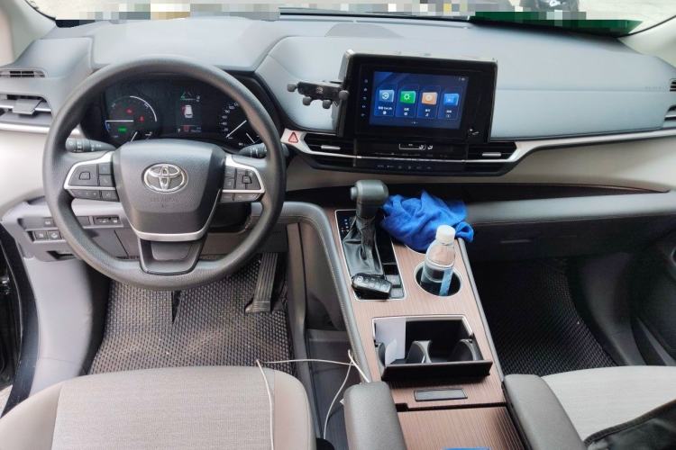 Used Toyota SIENNA 2021 2.5L Hybrid Comfort Edition Center Console