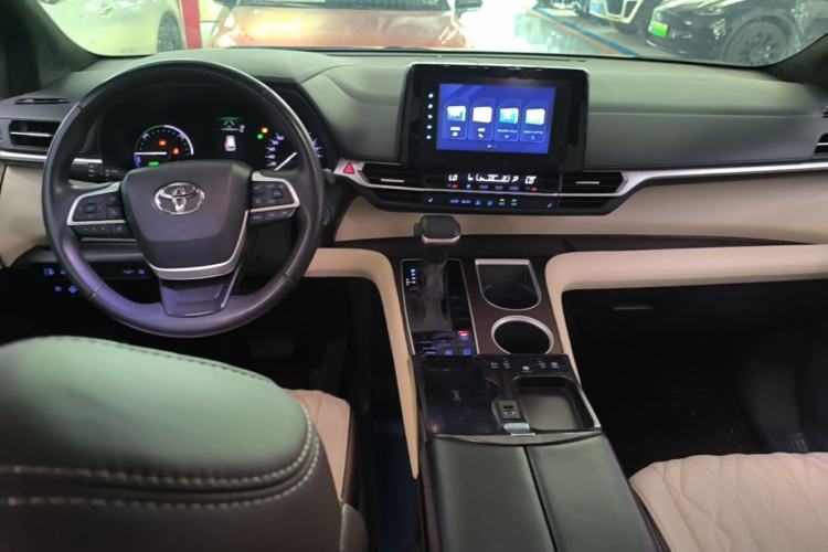 Used Toyota SIENNA 2021 2.5L Hybrid Luxury Edition Center Console