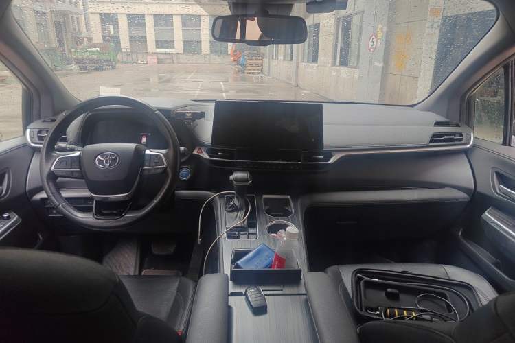 Used Toyota SIENNA 2021 2.5L Hybrid Luxury Edition Center Console
