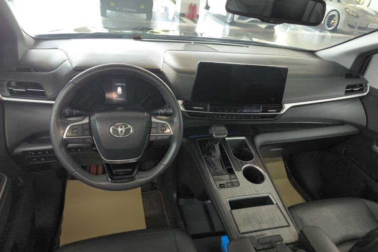Used Toyota SIENNA 2021 2.5L Hybrid Premium Edition Center Console