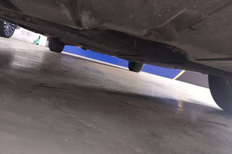 Used Toyota SIENNA 2021 2.5L Hybrid Premium Edition Chassis Front