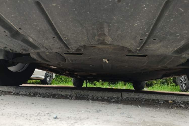 Used Toyota SIENNA 2021 2.5L Hybrid Platinum Edition Chassis Front