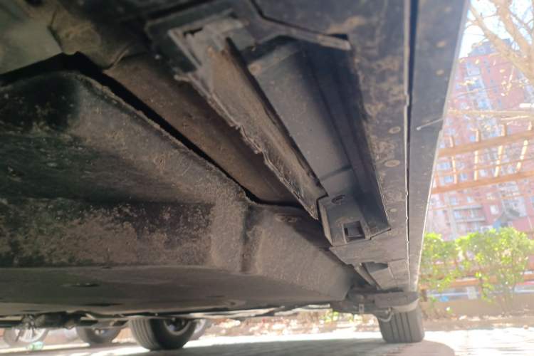 Used Toyota SIENNA 2021 2.5L Hybrid Platinum Edition Chassis Front Left