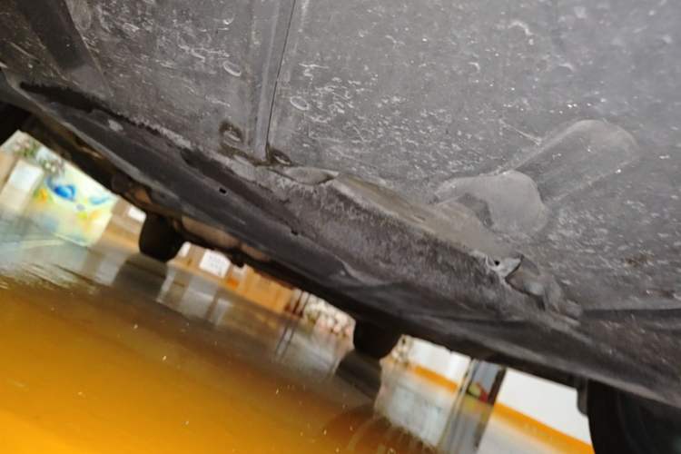 Used Toyota SIENNA 2021 2.5L Hybrid Platinum Edition Chassis Front